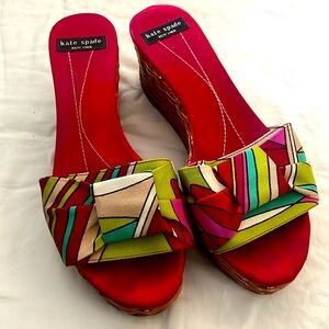 Kate Spade multi-color Canvas Strap with basket weave sides. Women’s size 7